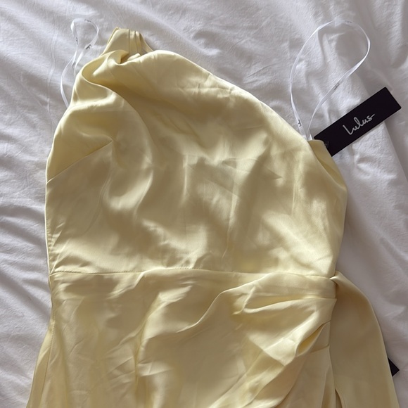 Signature elegance  pale Yellow satin maxi dress - Picture 3 of 3